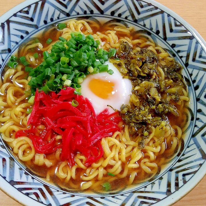 高菜と紅しょうがと温泉卵のラーメン